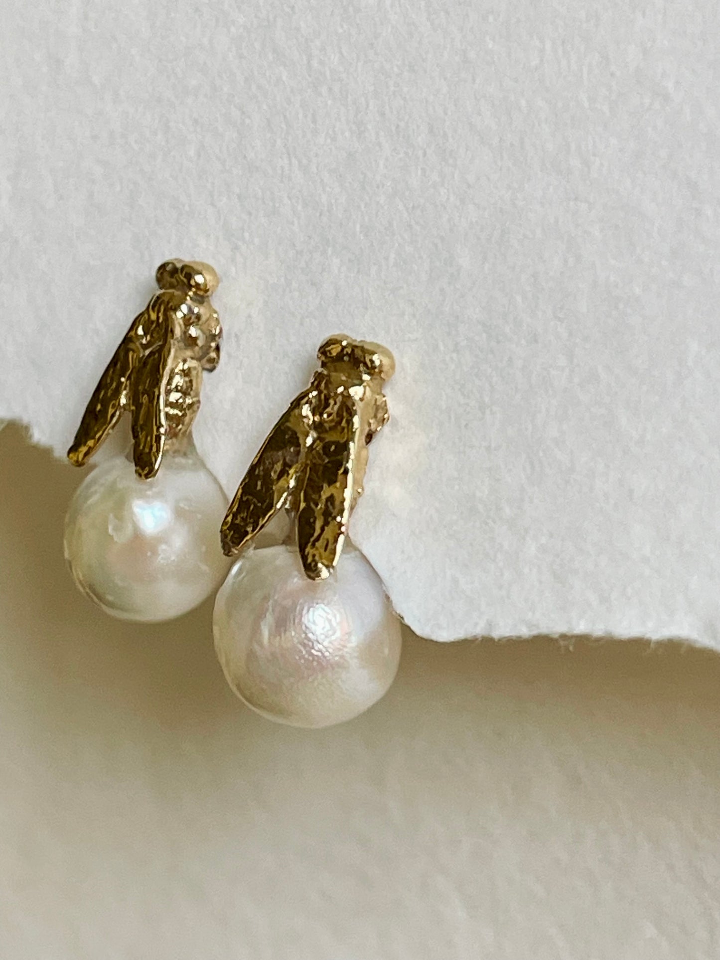 Mini fly earring